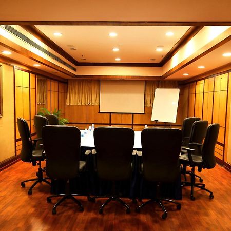 Gokulam Park Hotel&Convention Centre Kochi Buitenkant foto