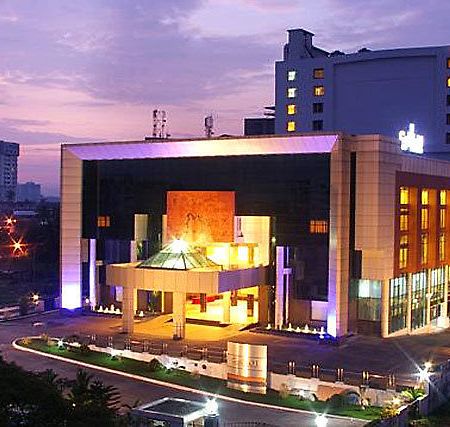Gokulam Park Hotel&Convention Centre Kochi Buitenkant foto