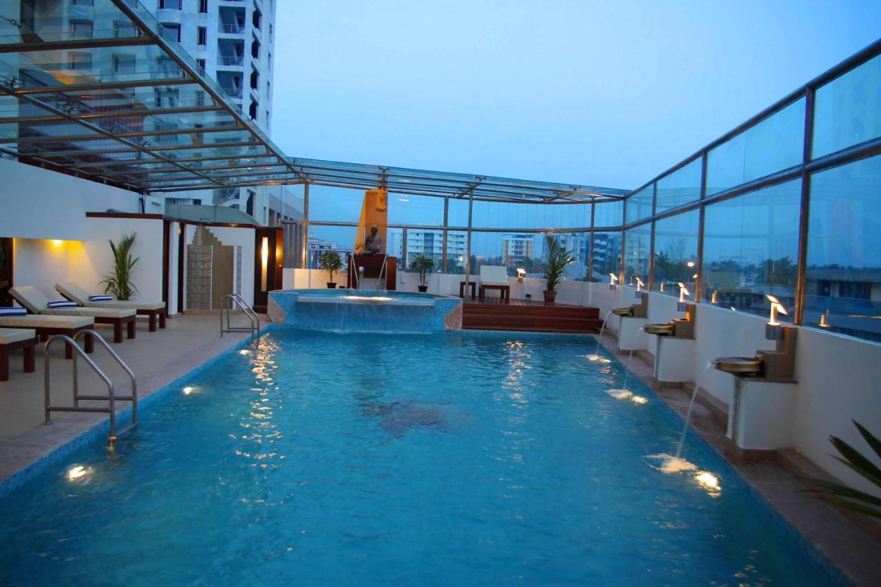 Gokulam Park Hotel&Convention Centre Kochi Buitenkant foto