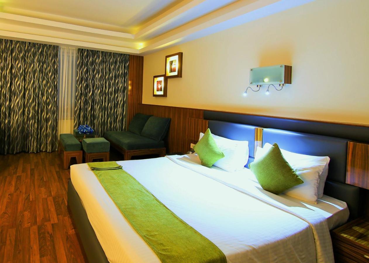 Gokulam Park Hotel&Convention Centre Kochi Buitenkant foto