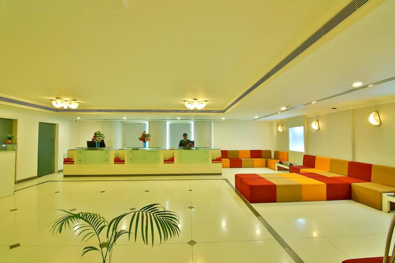 Gokulam Park Hotel&Convention Centre Kochi Buitenkant foto