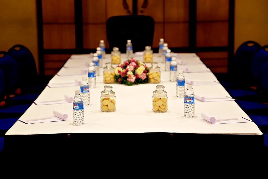 Gokulam Park Hotel&Convention Centre Kochi Buitenkant foto