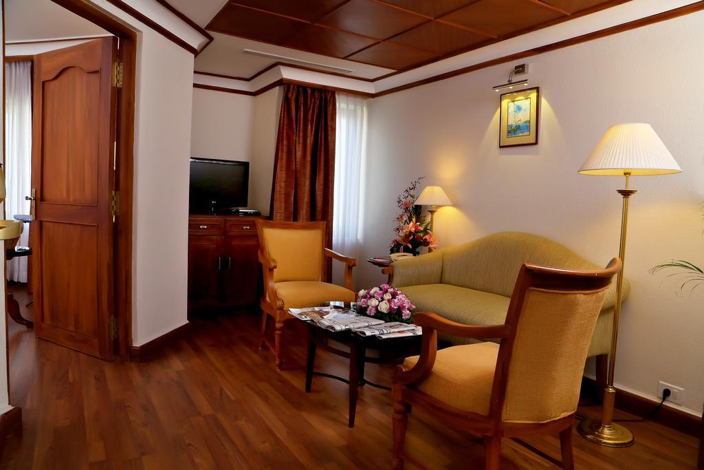 Gokulam Park Hotel&Convention Centre Kochi Buitenkant foto