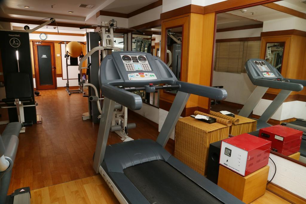 Gokulam Park Hotel&Convention Centre Kochi Buitenkant foto