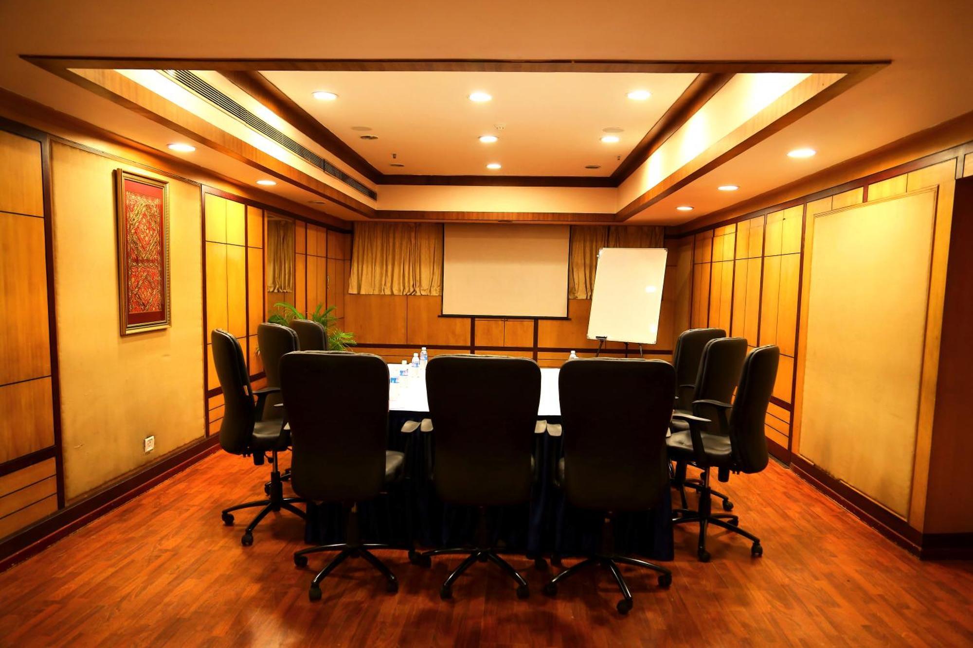 Gokulam Park Hotel&Convention Centre Kochi Buitenkant foto