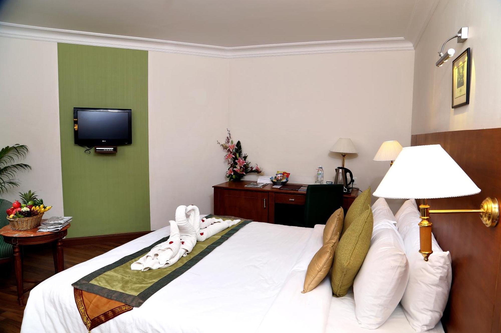 Gokulam Park Hotel&Convention Centre Kochi Buitenkant foto