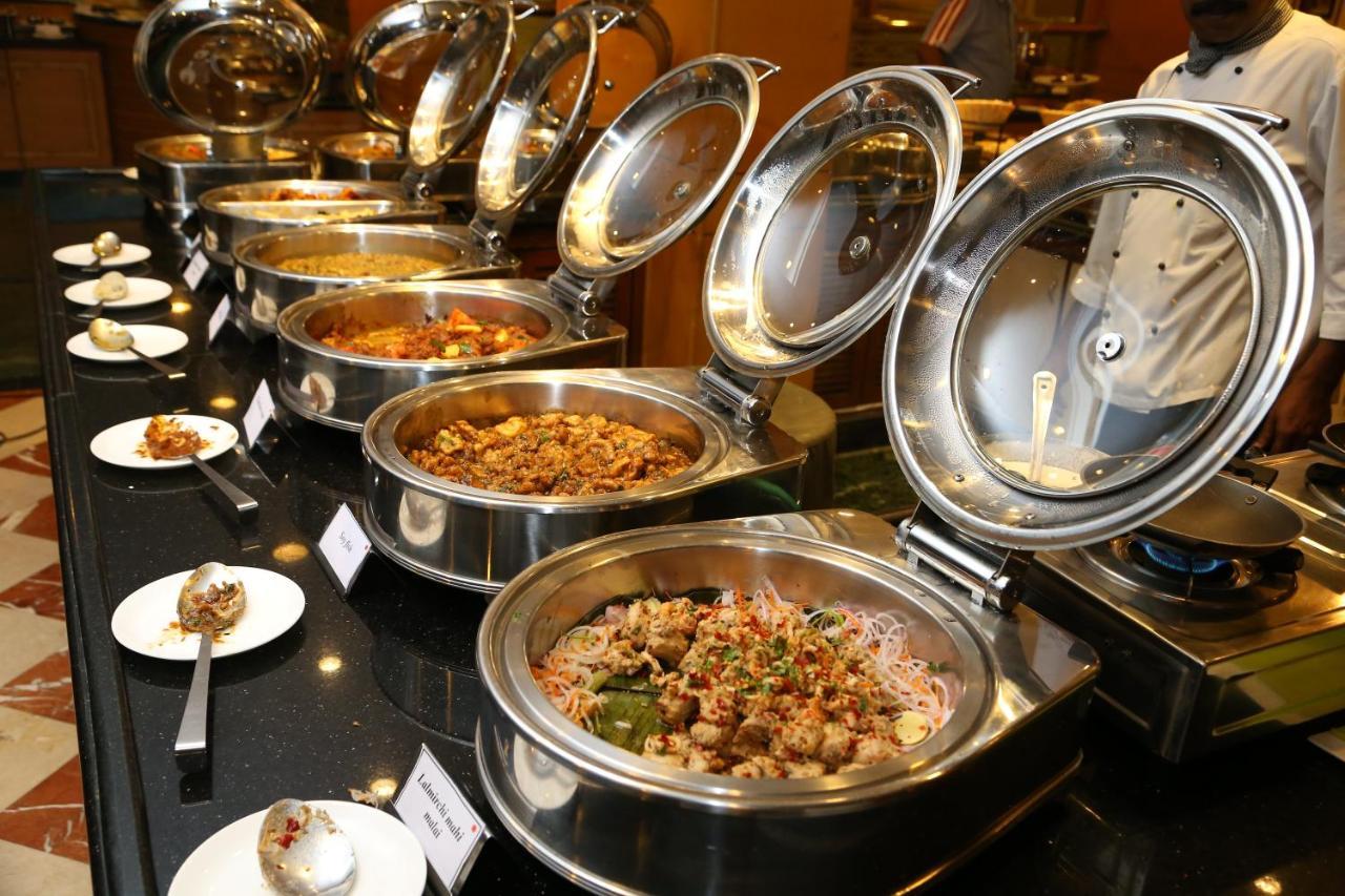 Gokulam Park Hotel&Convention Centre Kochi Buitenkant foto