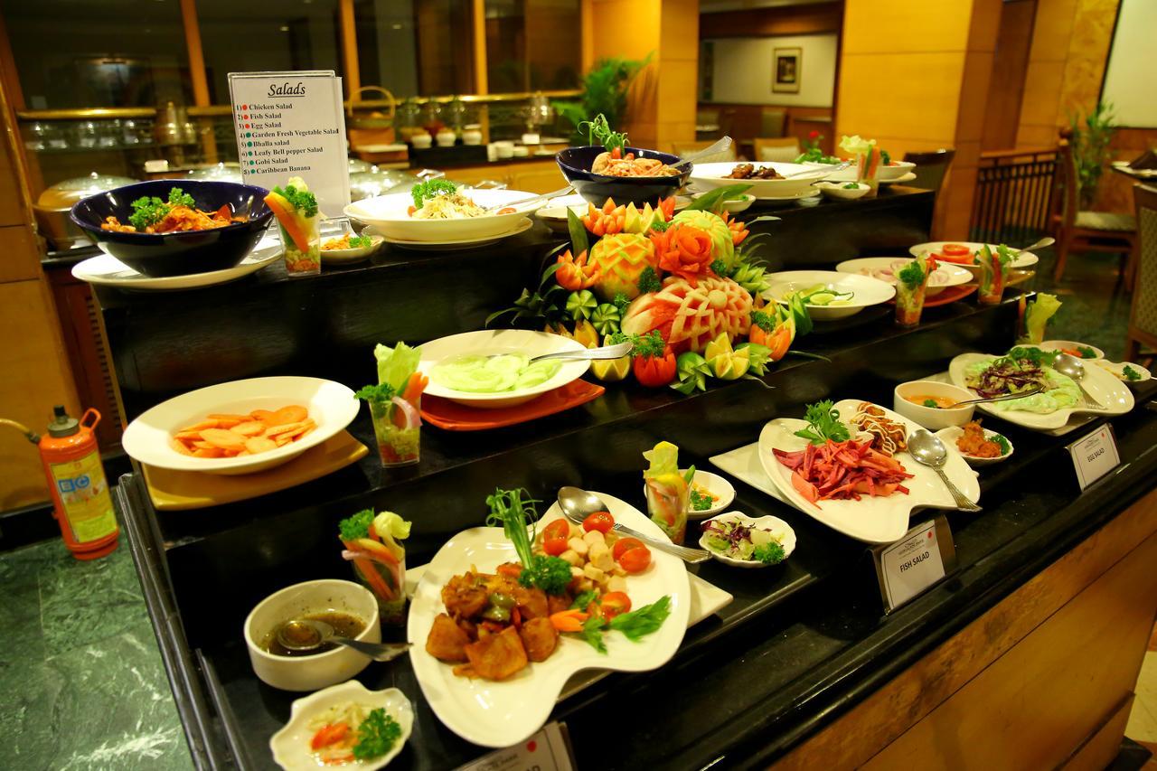 Gokulam Park Hotel&Convention Centre Kochi Buitenkant foto