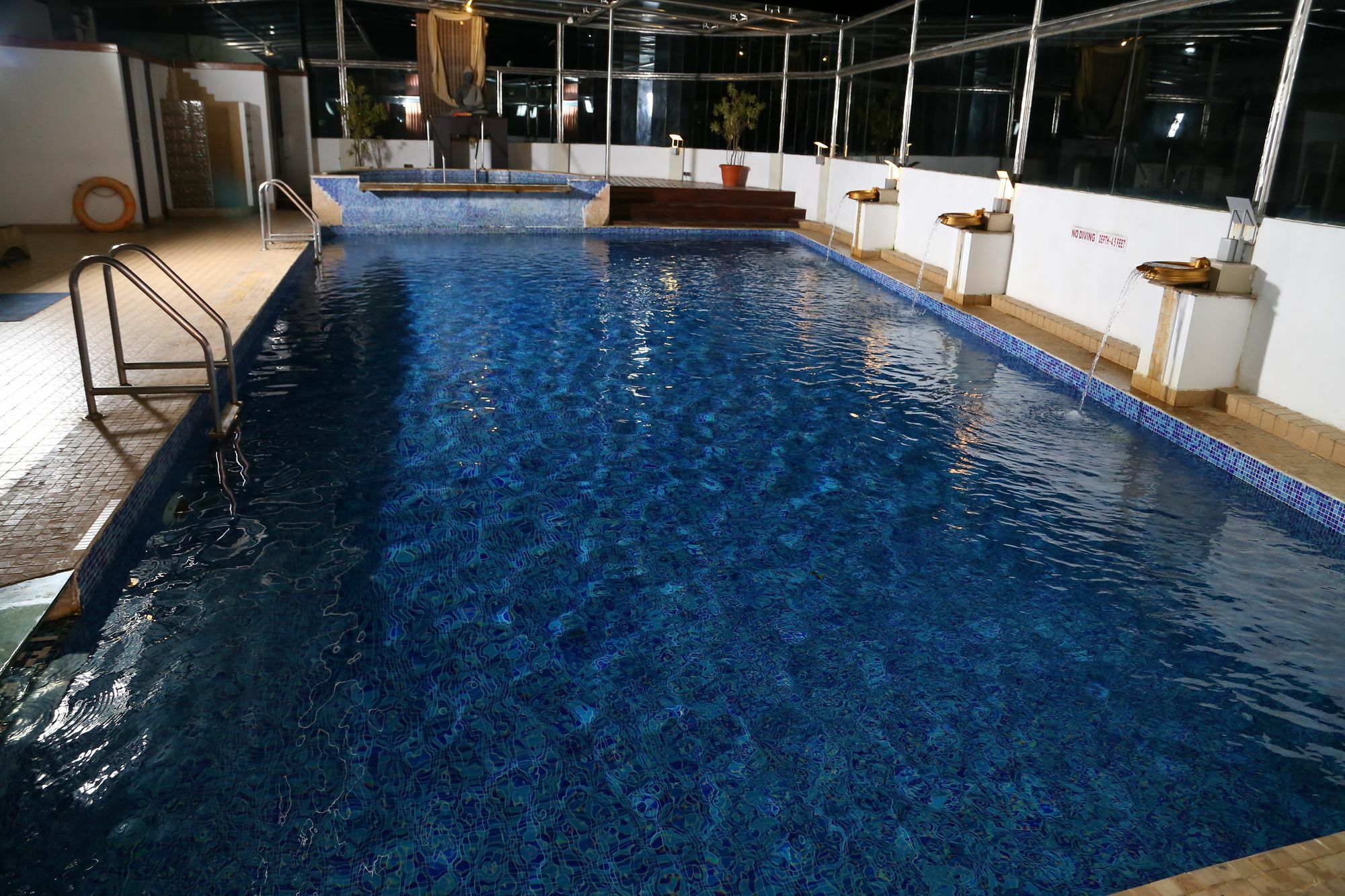 Gokulam Park Hotel&Convention Centre Kochi Buitenkant foto